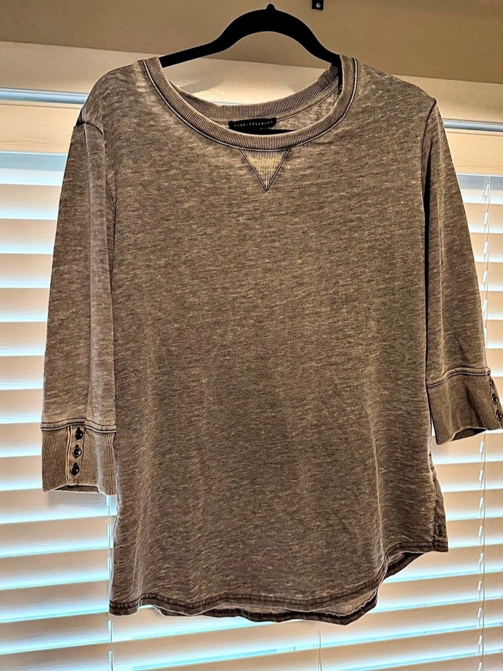 Jane & Delancey gray 3/4 length Long Sleeve Top Like New